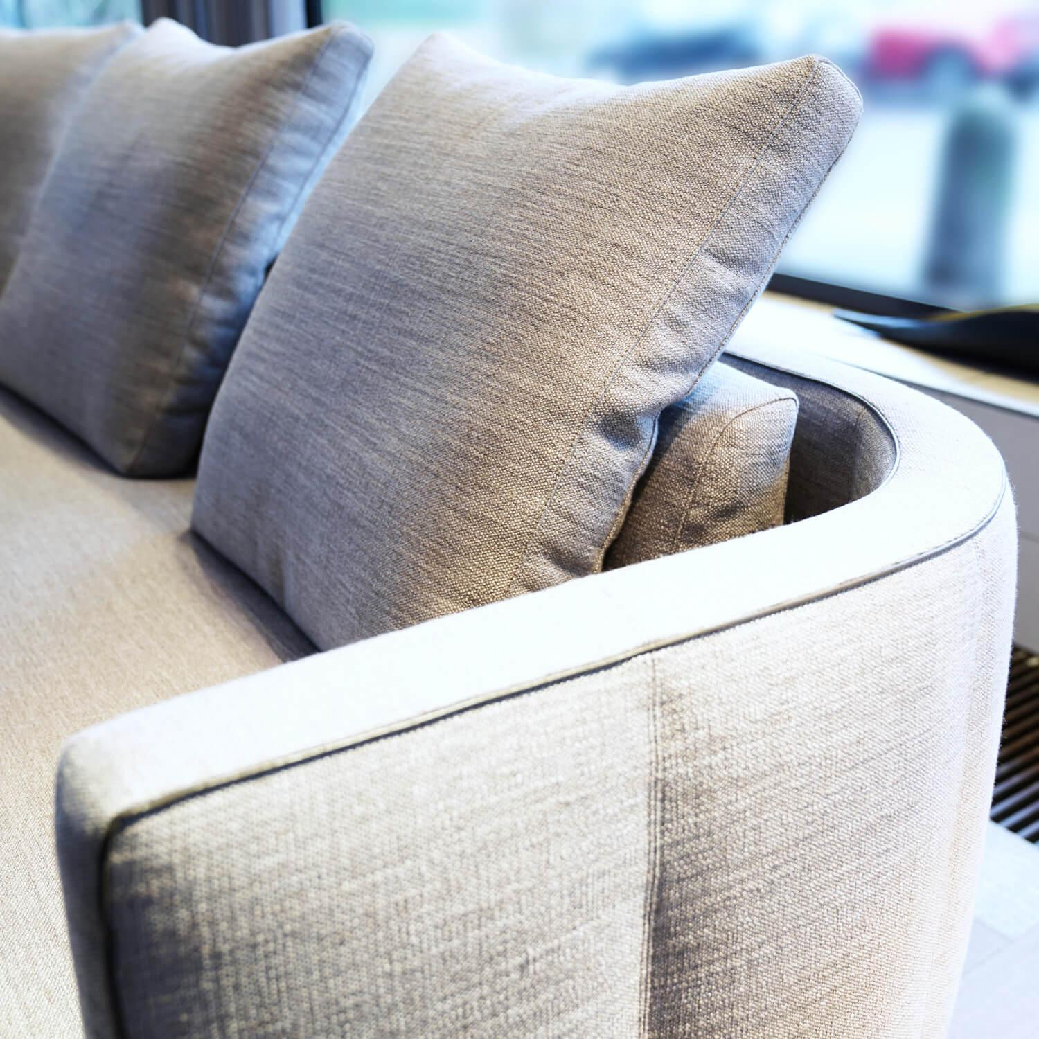 Minotti - Sofa Torii Low Stoff Dry 03 Agento Unterbau Leder Aspen mit Pouf - 7