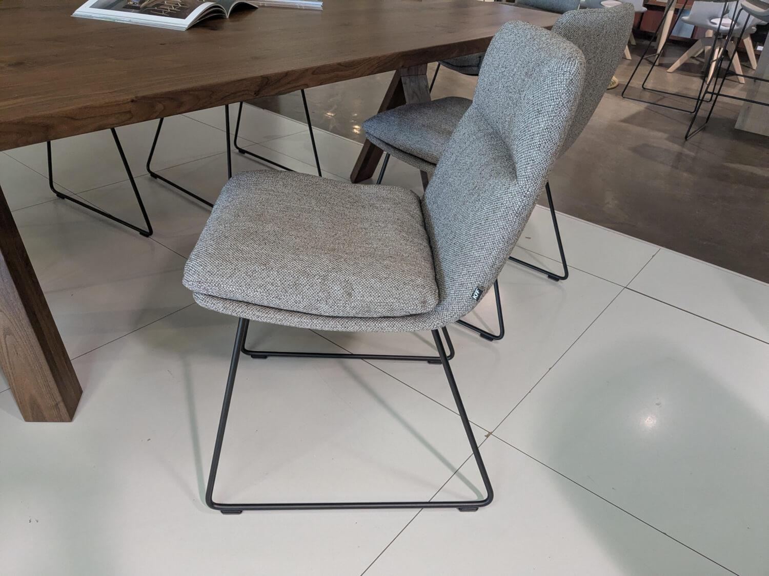 KFF - Tischgruppe Furca 6 Stühlen Faye Stoff 1202 Greige Füße Metall Schwarz - 2