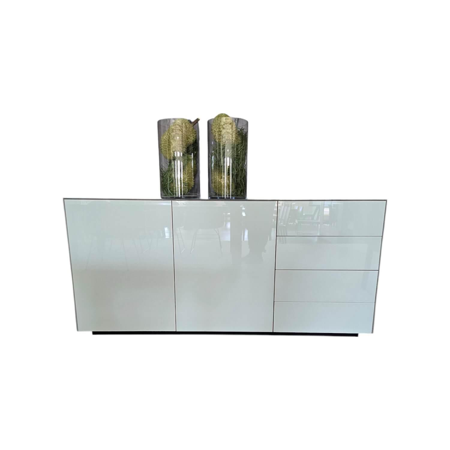Scholtissek - Anrichte Sideboard Novus  Korpus Knorrige Eiche Rustikal Natur Geölt Front Glas 7035 Lichtgrau Grau Glänzend - 1