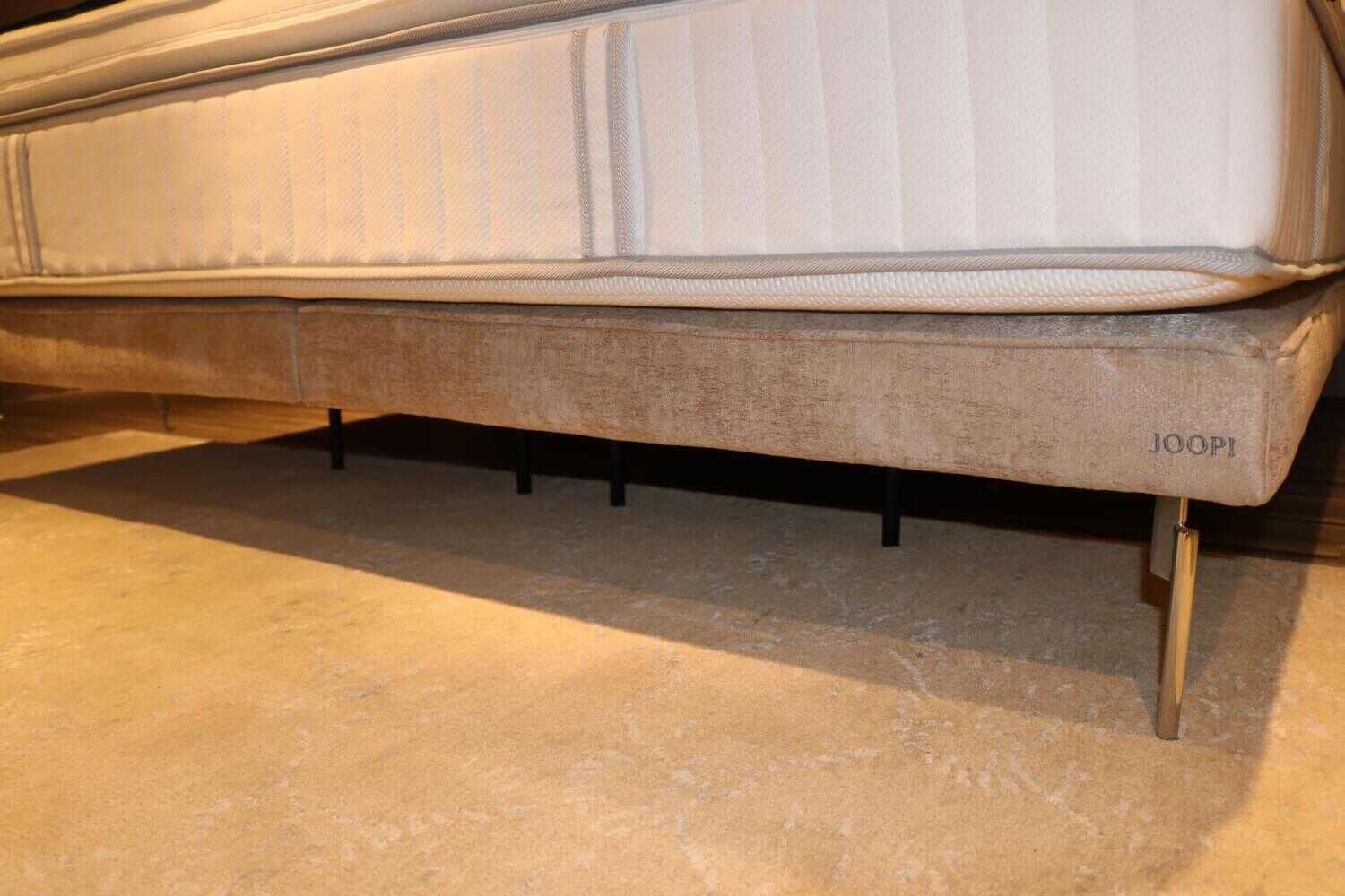 joop-boxspringbett-label-box-stoff-beige-s-jsg216-mit-matratze-topper-und-nackenkissen-b8650ae1baf35db17d63cb80c JOOP! - Boxspringbett Label Box Stoff Beige S-JSG2/16 mit Matratze, Topper und Nackenkissen - 8