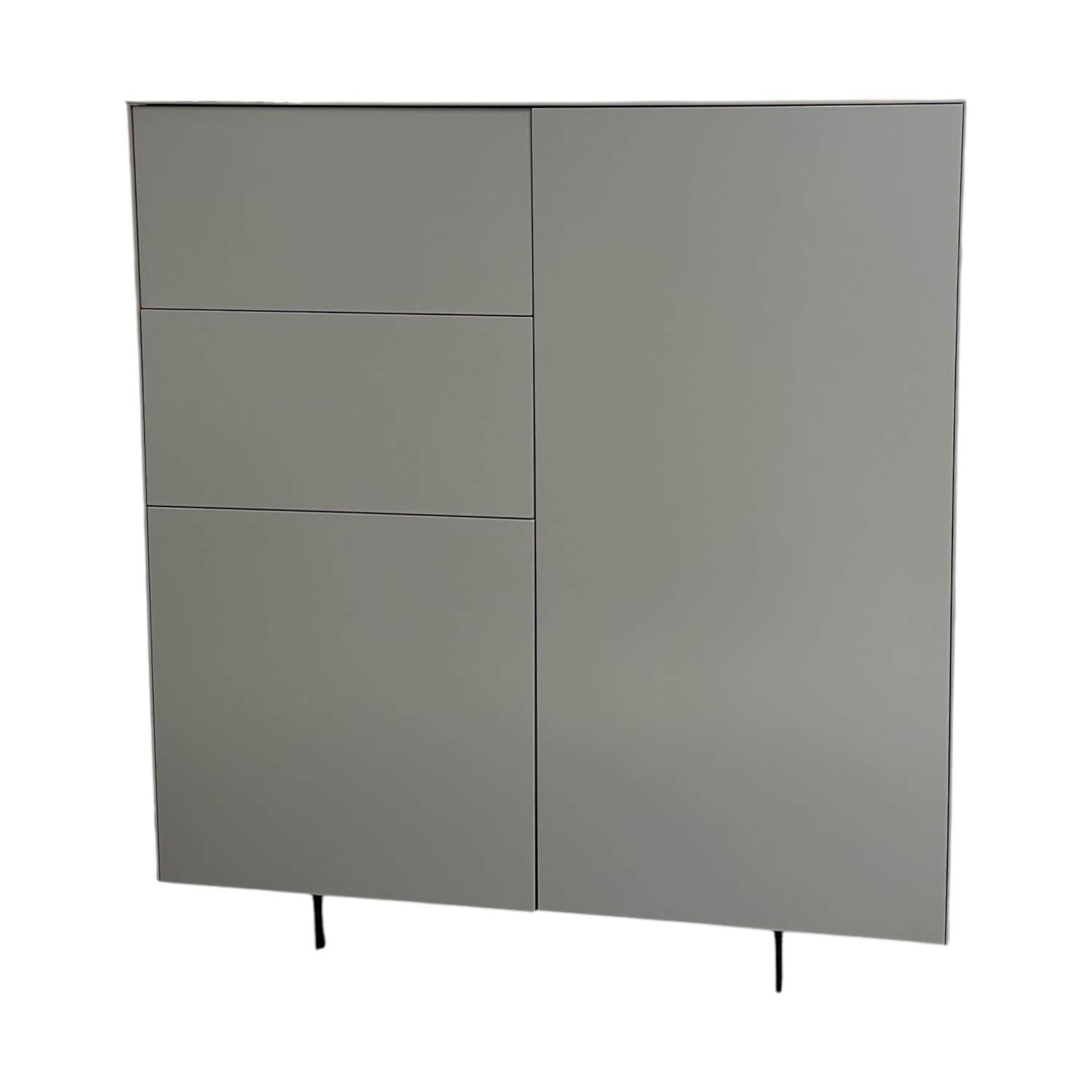form1 - Sideboard F10 Lack A37 Reed Grün Grau Füße Metall Schwarz Gepulvert - 1