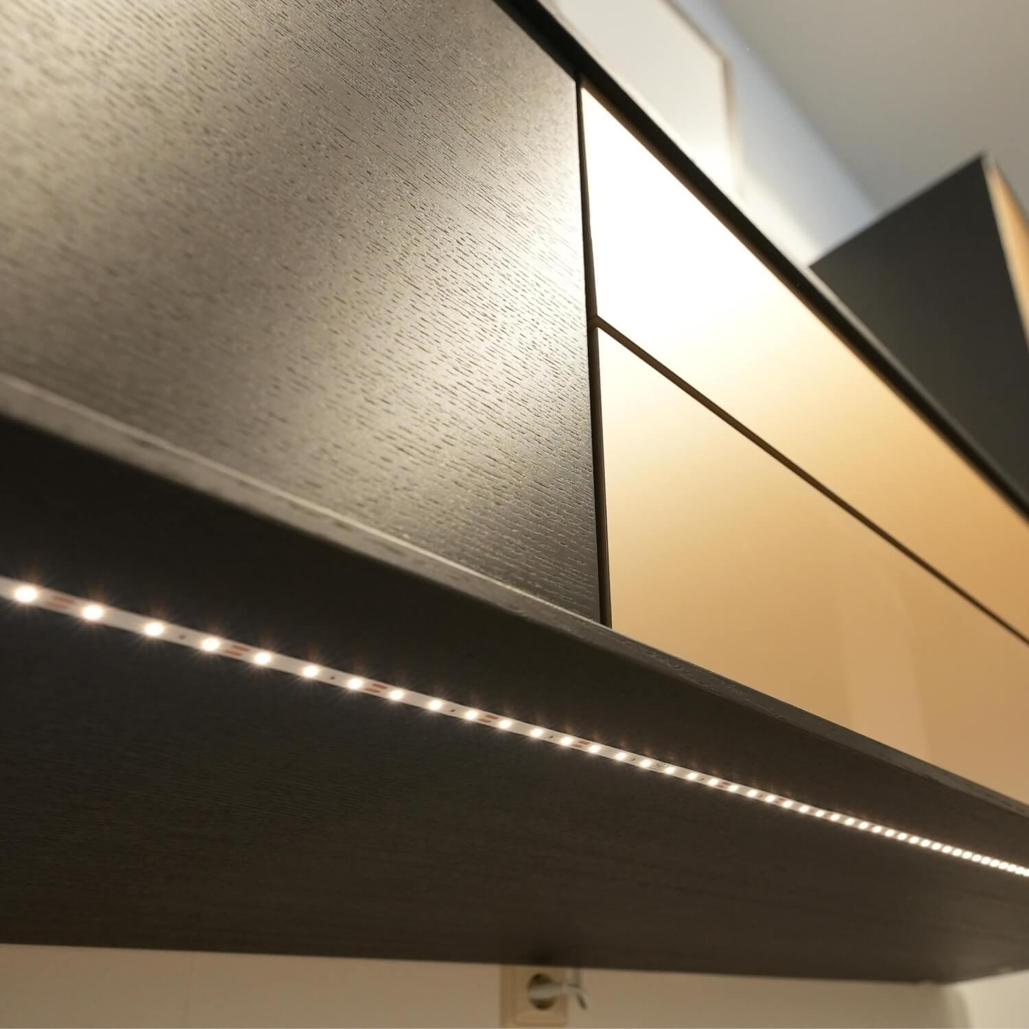 Gwinner - Wohnwand Bera Eiche Satin Terra Schwarz Gold Inklusive Couchtisch - 10