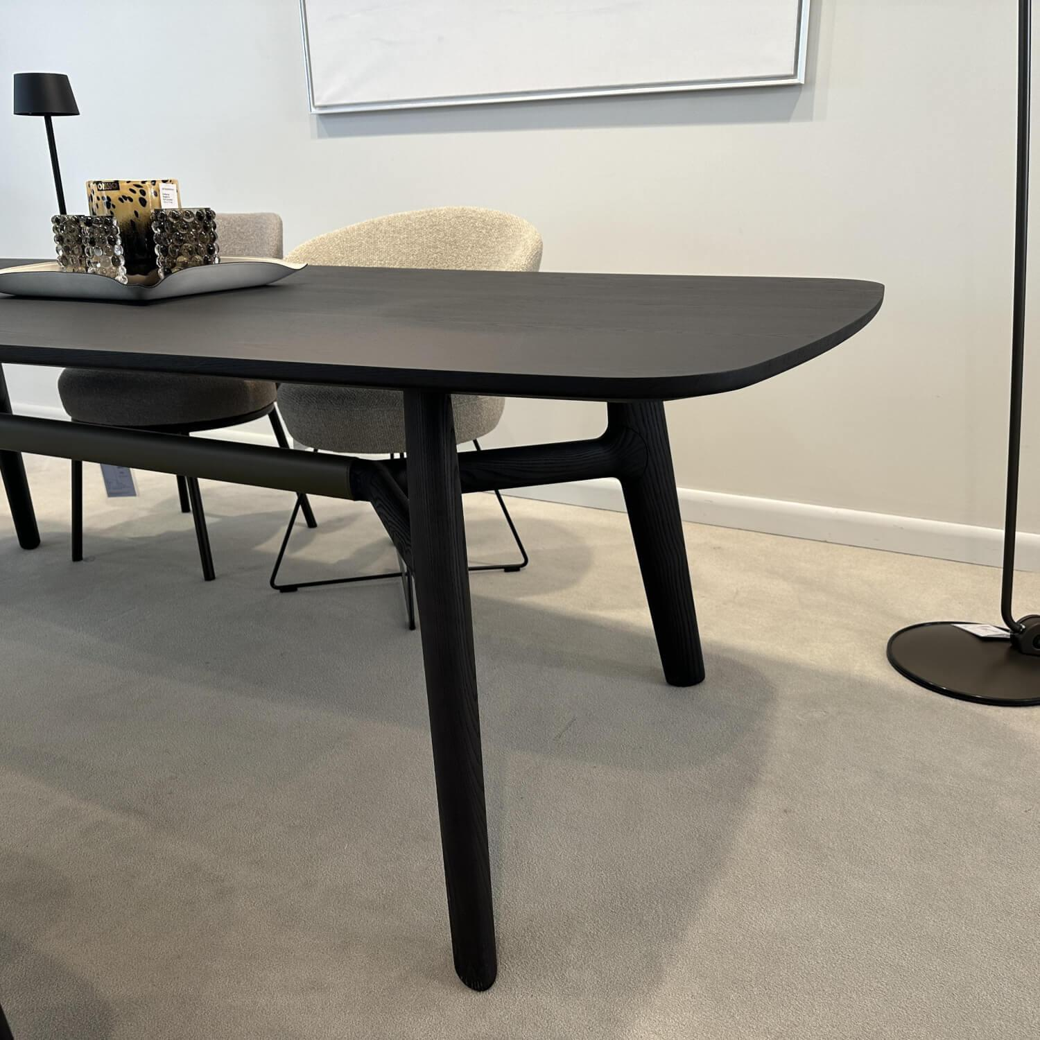 Poliform - Esstisch Curve Holz Ulme Schwarz mit Traverse in Kernleder Oliva - 2