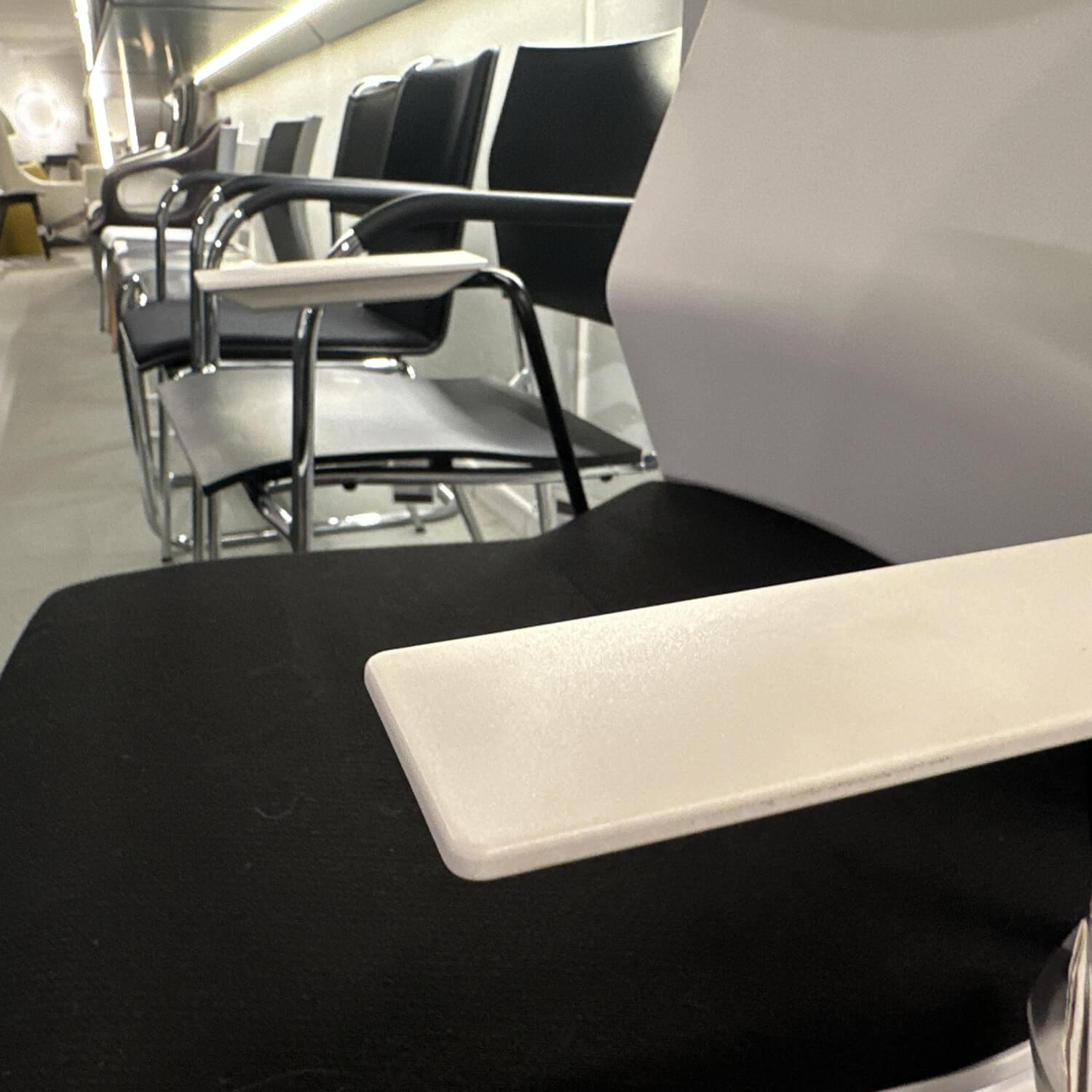 Bene - Armlehnstuhl B Side Stoff Urban Plus YN009 Schwarz Schale Weiß Kufengestell Schwarz Pulverbeschichtet Inklusive Universalgleiter - 2