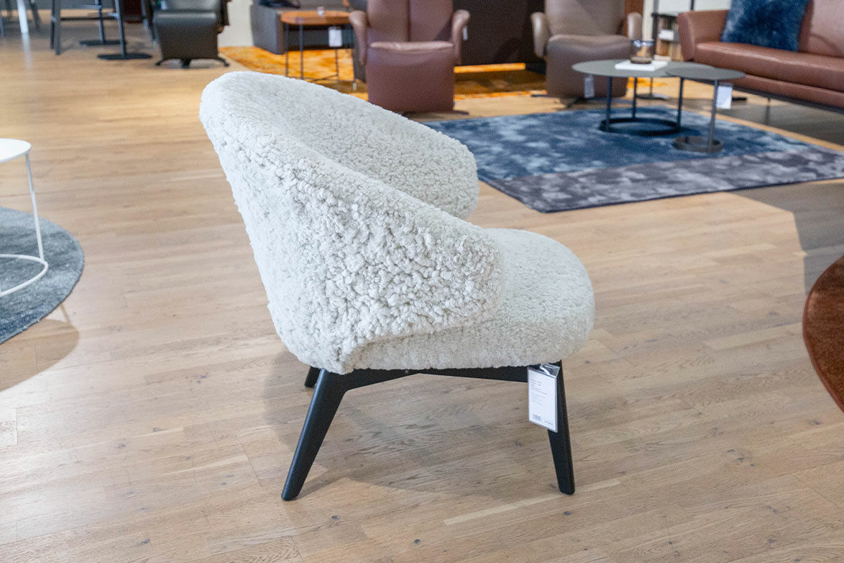 Fritz Hansen - Sessel Let Stoff Australian Sheepskin Schafwolle Creme Gestell Holz Schwarz - 6