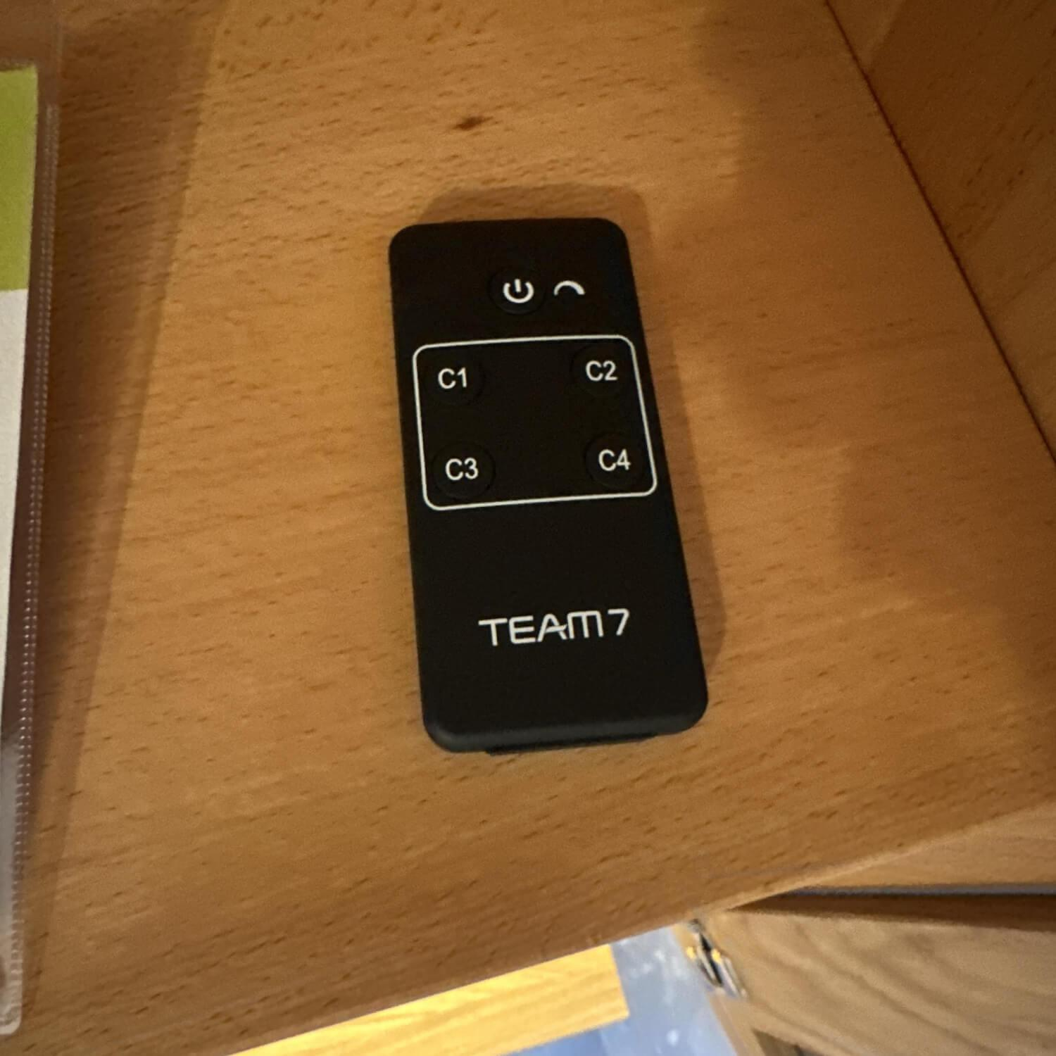 Team 7 - Wohnwand Eiche Natur Geölt Mit Glaswange Weiß Matt Und Mittelgrau Matt Mit Stofffront - 3