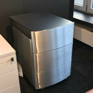 interstuhl-rollcontainer-silver-korpus-gebuerstet-silber-glaenzend-polster-leder-schwarz-mf-0002559-7