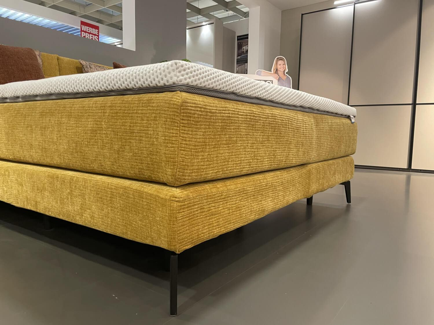 Hukla - Boxspringbett Highland R Stoff Maranta Curry Gelb PG 6 KT23138 Fuß W010 Metall Schwarz Inklusive Nachtkonsolen - 8