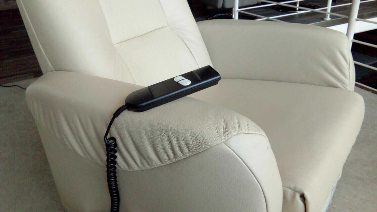 himolla - Himolla Cliff 9950 Leder Totto Porzelan Creme mit motorischer Relaxfunktion und Aufstehhilfe - 3