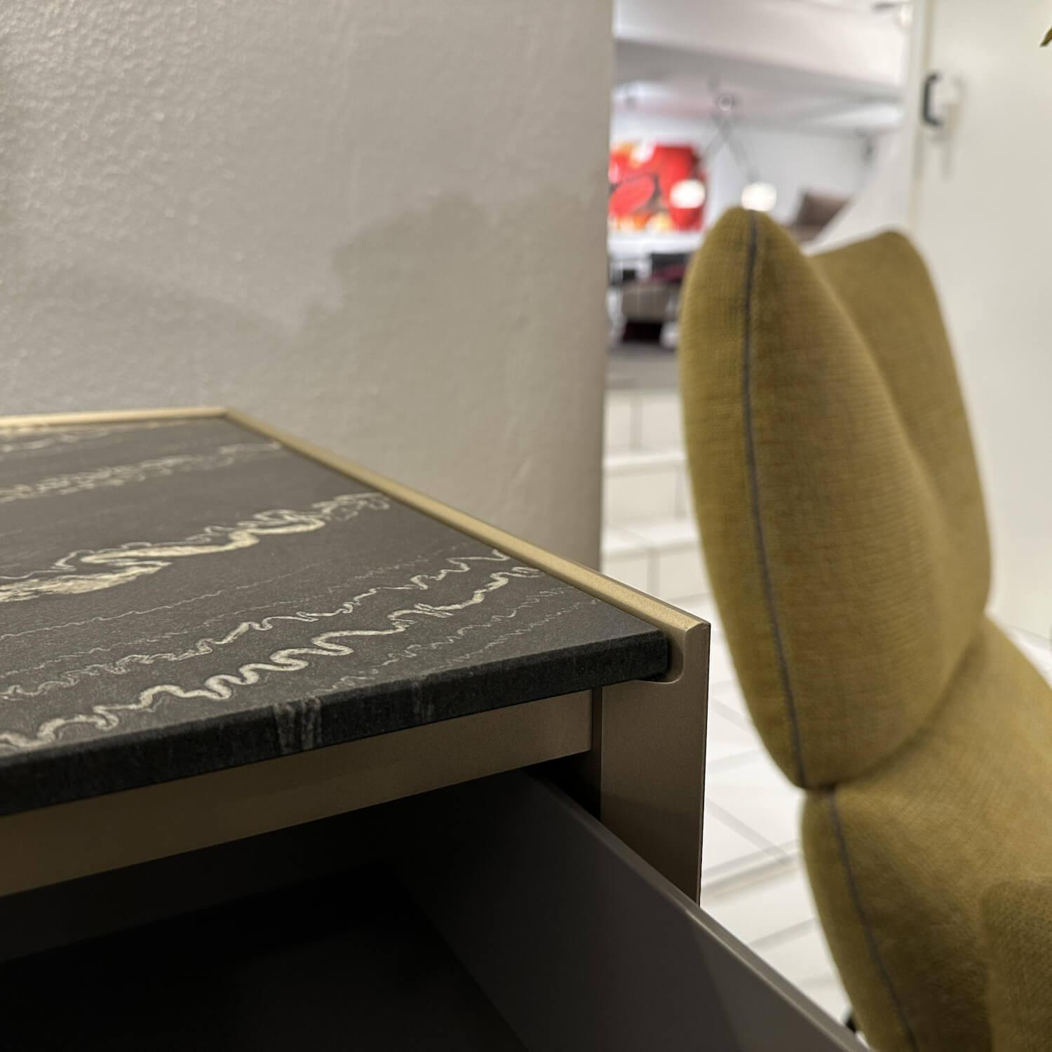 Interlübke - Sideboard Just Cube Bold Lack Gold Metallic Abdeckplatte Quarz Tropical Storm Schwarz Gold - 4