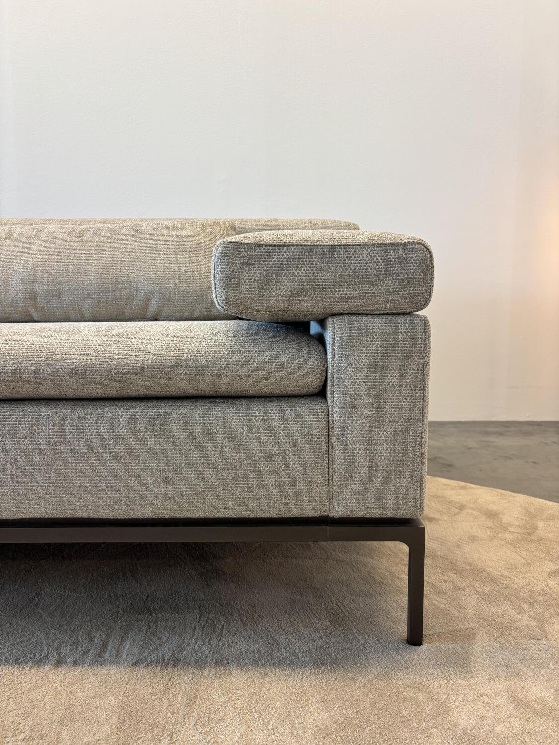 Jori - Sofa Shiva Stoff Fregona C0105 Grau Gestell Metall Bronzefarbig Pulverbeschichtet Inkl. Verstellbarer Rückenlehne - 4