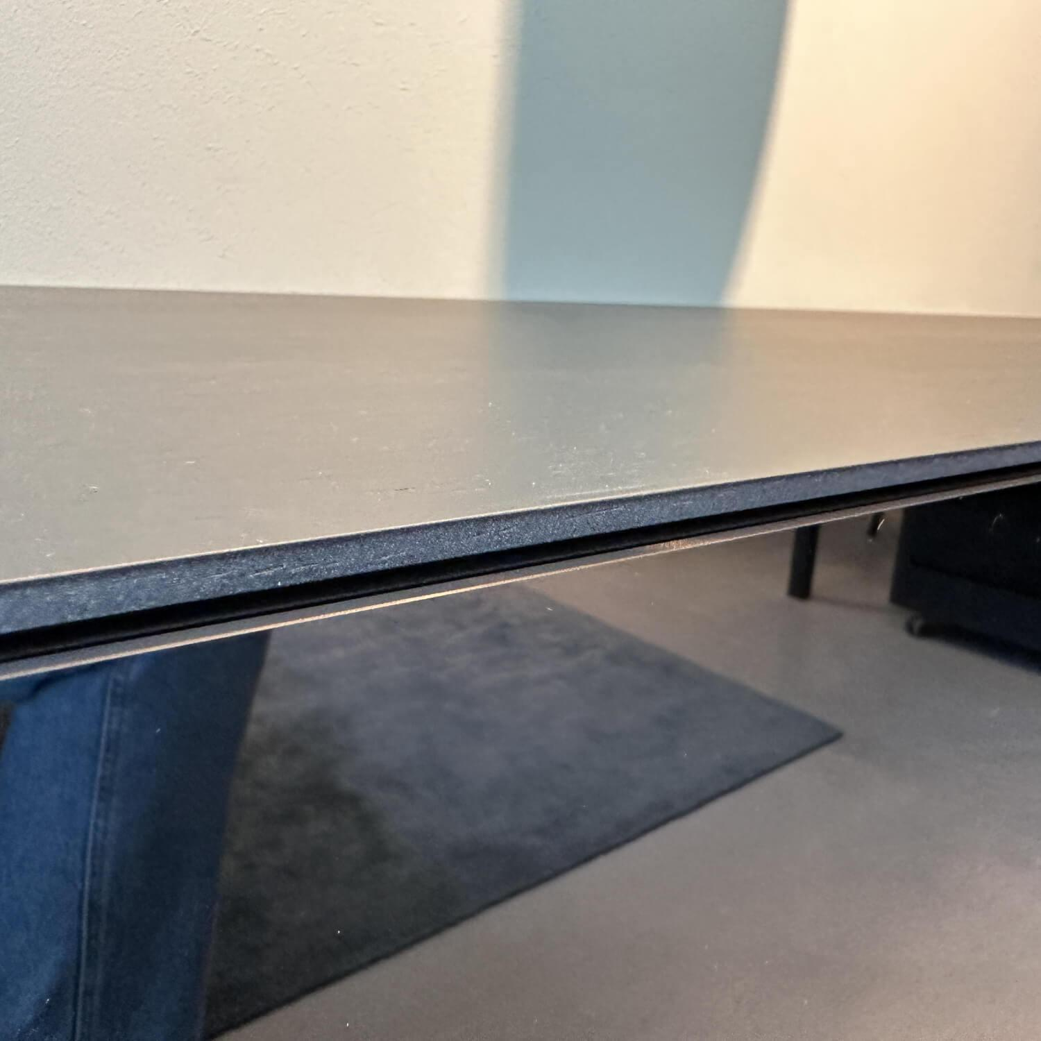 Rolf Benz - Sideboard Nex Glamour Furnier Eiche Schwarz Glasfront Schwarz Lackiert Rahmen 43 Coal Schwarz - 5