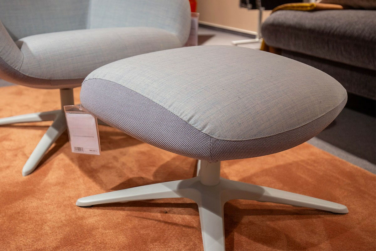 Pode - Sessel Spot Two Stoff Blau-Grau Gestell Aluminium Poliert Blau mit Hocker - 4