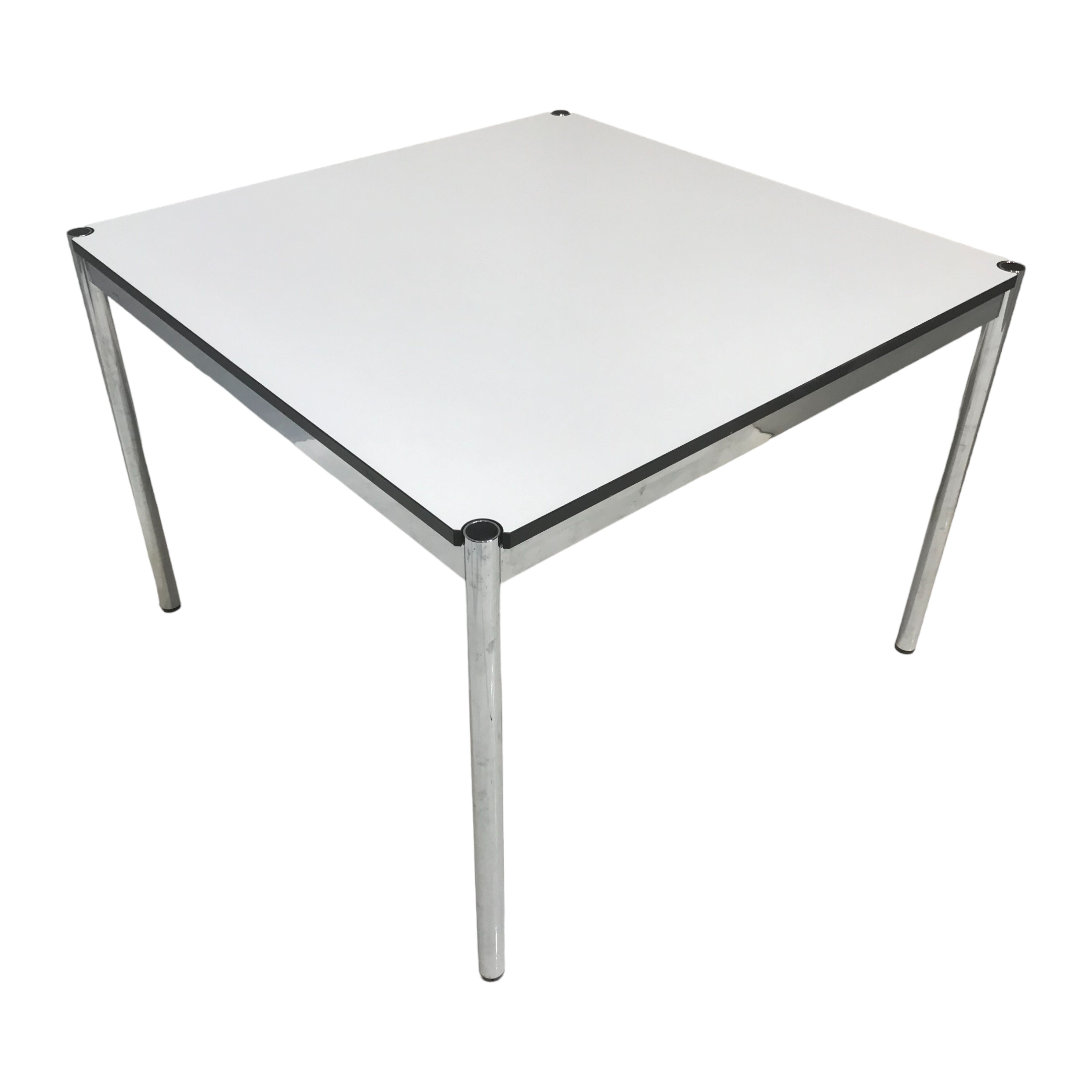 Tisch Quadratisch 100x100 Platte Kunstharz Perlgrau Gestell Verchromt