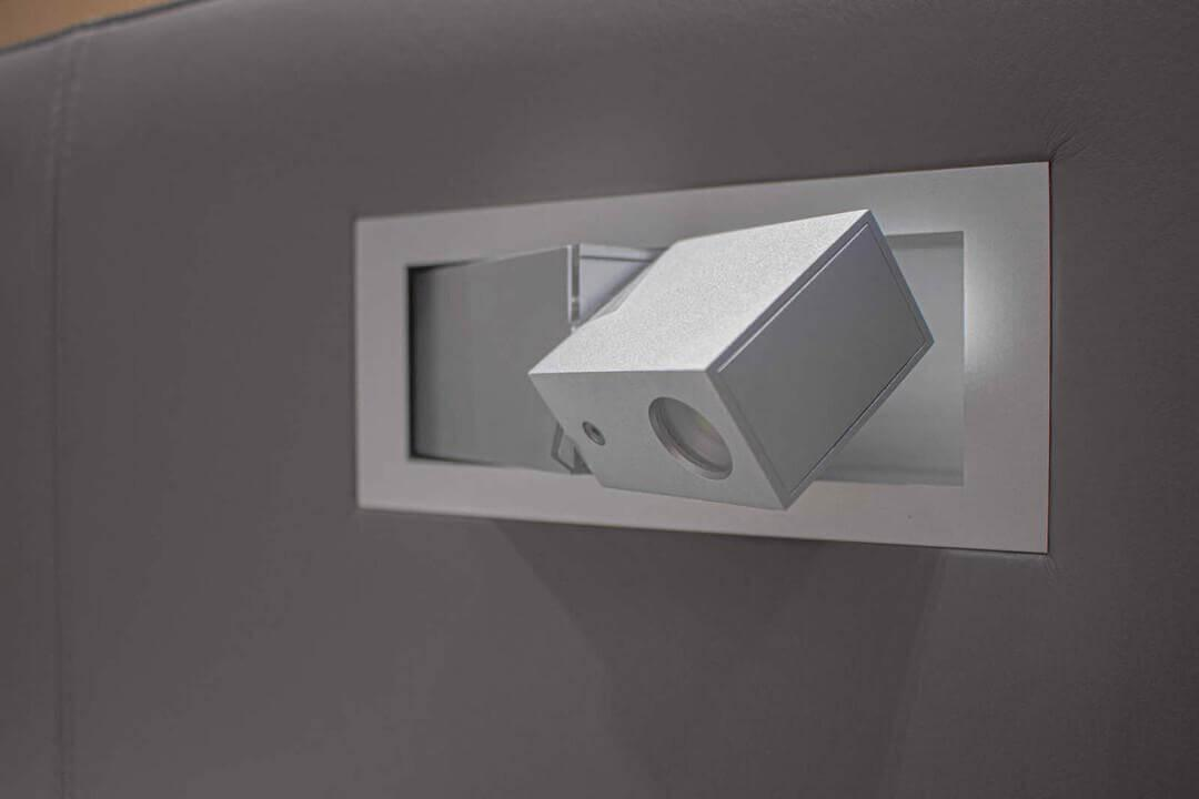 Polsterbett Cube Wide Bezug Leder Select 711 Blockfuß Chrom Kopfteil Mit Leuchten Inklusive Matratzen