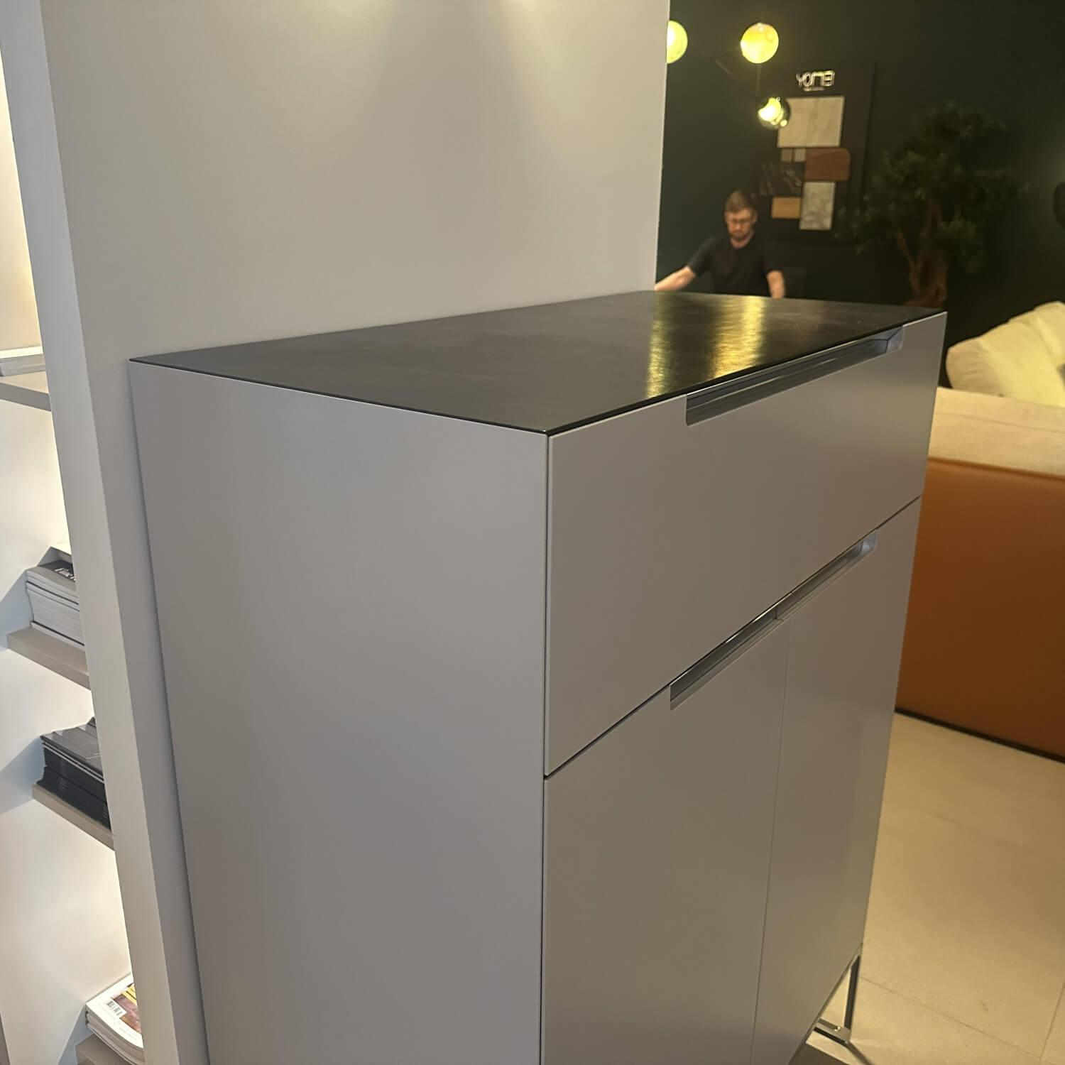 Interlübke - Kommode Mell Lack Matt Platin Grau Abdeckplatte Leder Schwarz Gestell Chrom - 3
