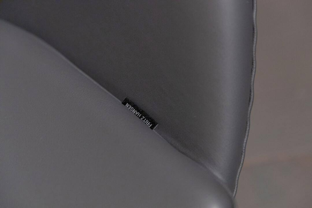 Das Ei Sessel Spectrum Mit Hocker Bezug Leder Dunkelgrau Sternfußgestell Aluminium Schwarz