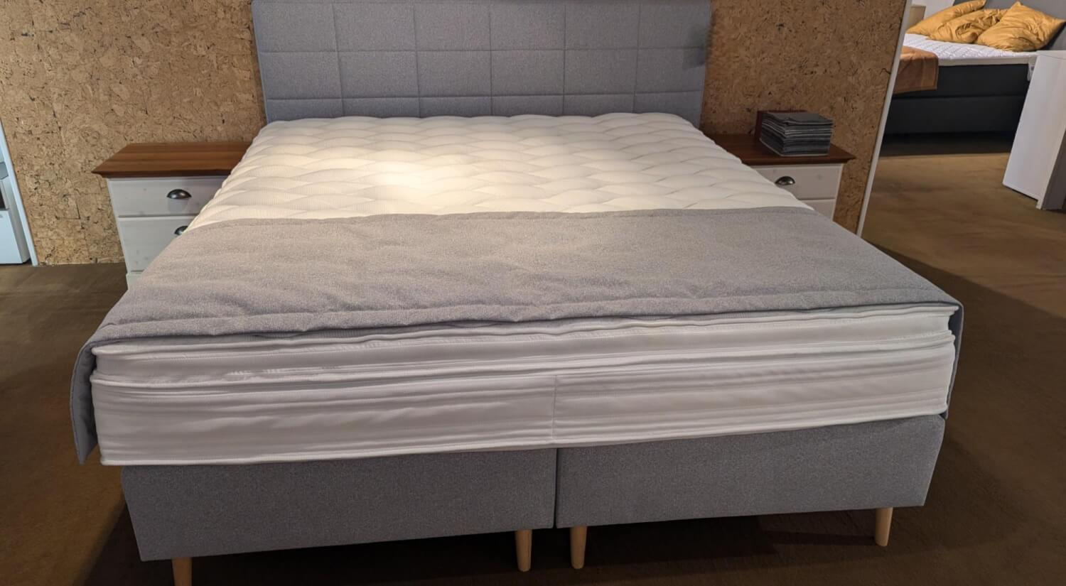 Frankenstolz - Boxspringbett Silver Express Stoff A 1104 Grau Füße Holz Mit Partnermatratze Und Gel Topper - 3