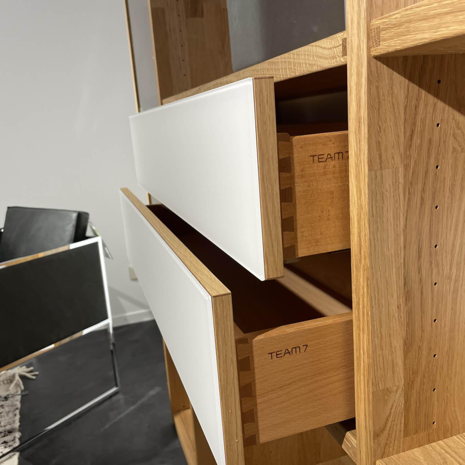 Team 7 - Regalwand Cubus Vollholz Eiche Natur Geölt Glas Naturweiß Matt Mit Touchbeschlag - 9