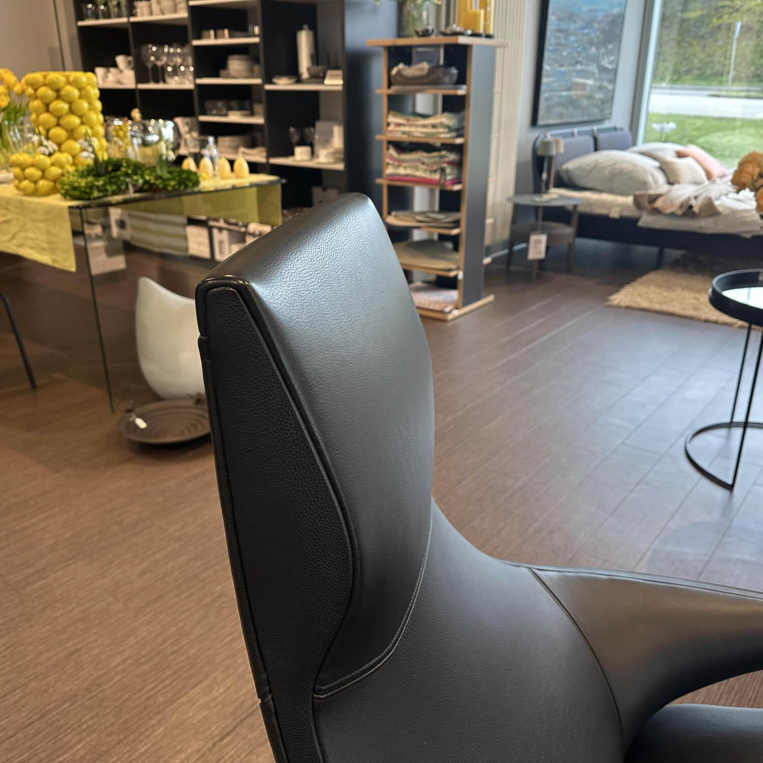 Poltrona Frau - Sessel Jay Lounge Leder SC 30-Africa Nero Schwarz Poliertes Aluminium mit Verstellung und Hocker - 3