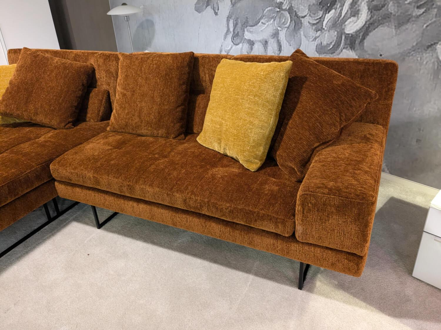 Brühl - Ecksofa Amber Stoff 44 0050 Orange Füße Verchromt mit 5 Kissen - 10