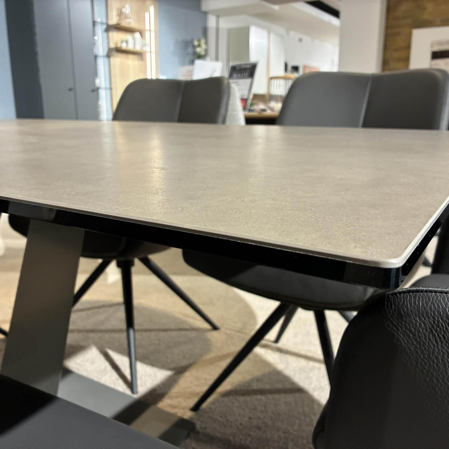 Naos - Essgruppe Iseo Und Mis Keramikplatte Grau Auf Glas Gestell Leder 1 1200 Graniet Grau Gestell Metall Quarz 7039 Schwarz - 2