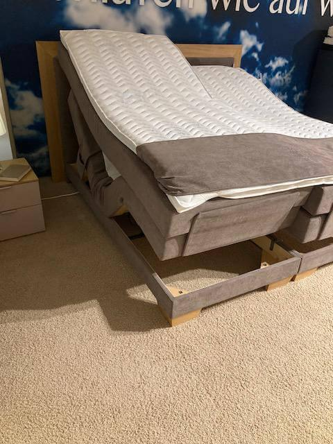 Delux Production OÜ - Boxspringbett Taara Stoff Rebel 12 Taupe mit Verstellfunktionen - 9