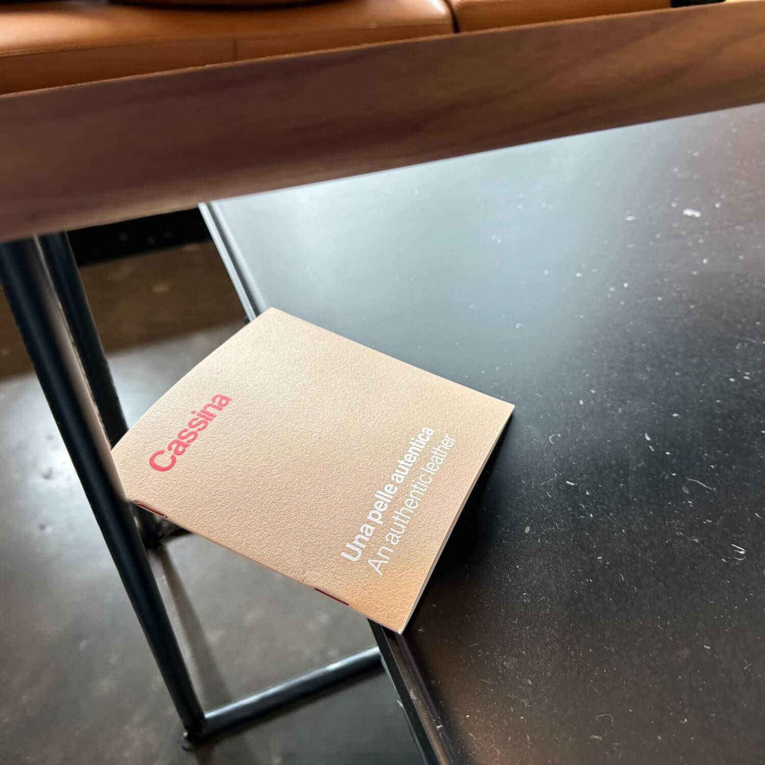 Cassina - 2er-Set Beistelltisch Torei Platte Amerikanischer Nussbaum Und Marmor Marquina Schwarz Gestell Metall Schwarz - 4