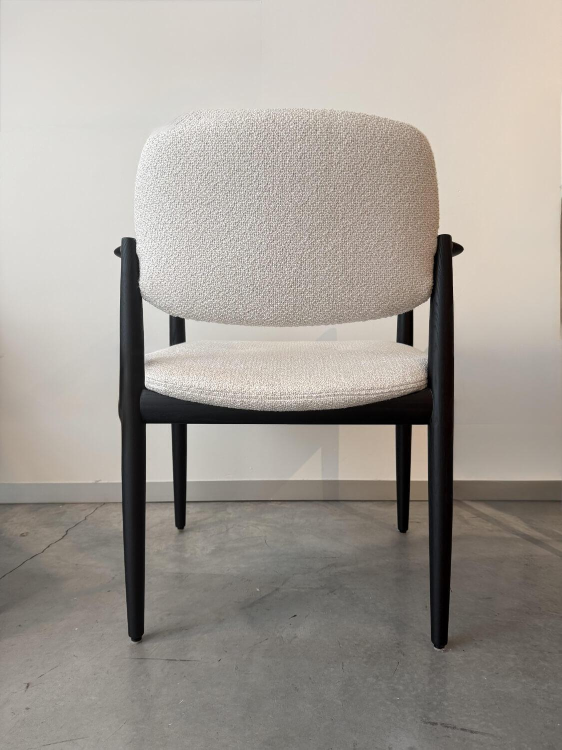 Minotti - 4er-Set Armlehnstuhl Yoko Stoff Tibet 01 Naturgewebe Gestell Massivholz Lakritz Offenporig Lackiert - 6