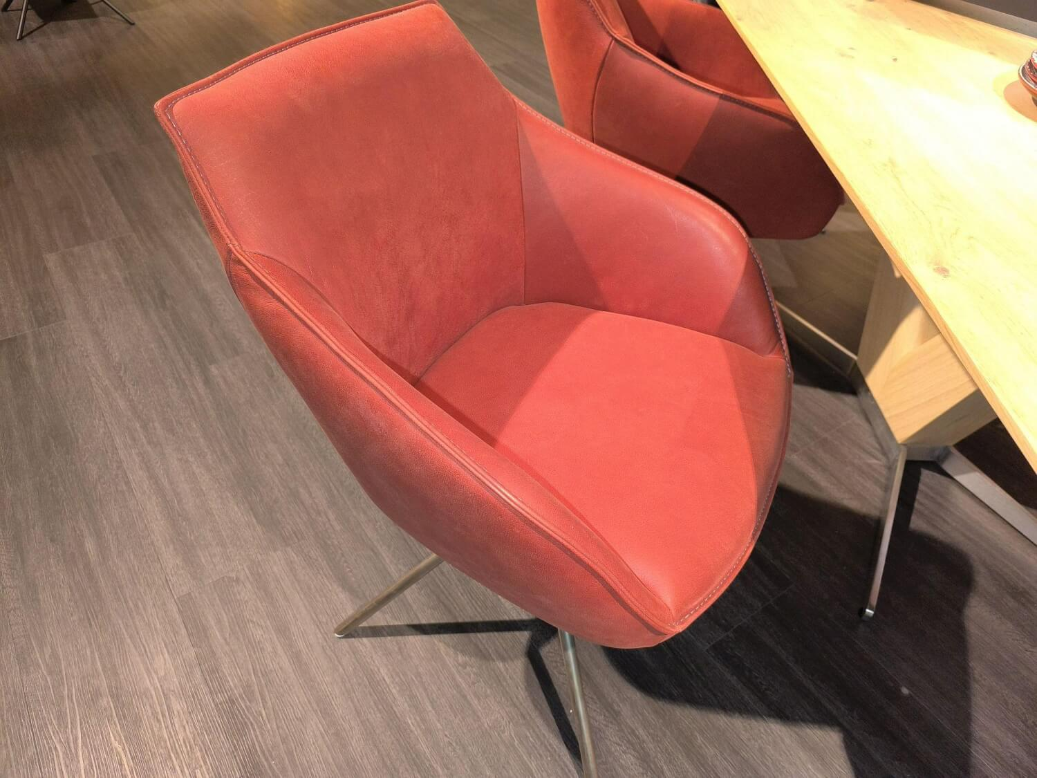Koinor - Essgruppe Dining System Leder A India Omega Grau Und Leder A India Chili Rot Tisch Wildeiche Bianco Furniert Fuß Metall - 6