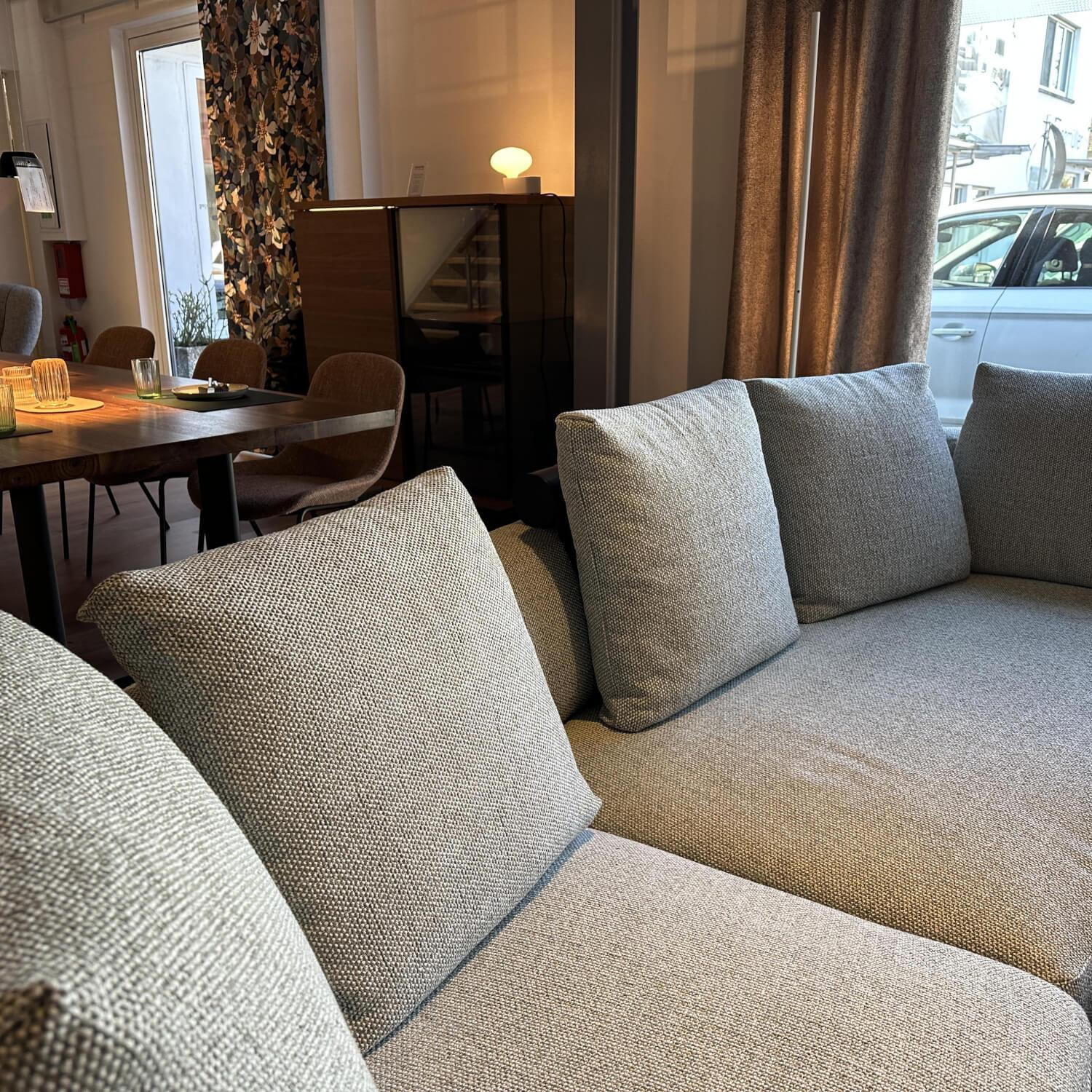 Walter Knoll - Ecksofa Maaru Stoff 40 Safire Sage Grün Grau Gestell Metall Bronze Matt mit Kissen - 6