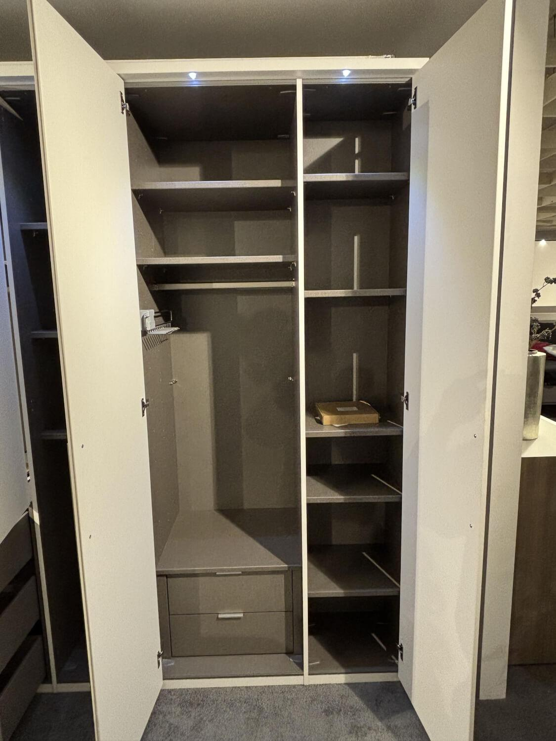 Nolte - Kleiderschrank Horizont 100 Dekor Polarweiß Winkelgriffe Edelstahl Gebürstet Mit Beleuchtung - 5