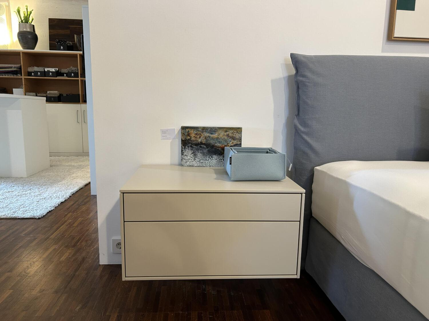 Interlübke - 2er-Set Nachtkästchen Cube Fine Lack Bisquit Matt MDF Grau Wandhängend - 2