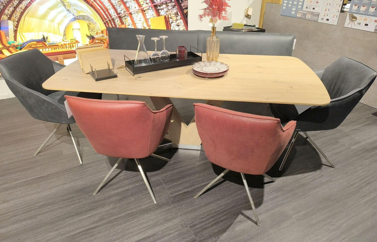Koinor - Essgruppe Dining System Leder A India Omega Grau Und Leder A India Chili Rot Tisch Wildeiche Bianco Furniert Fuß Metall - 3