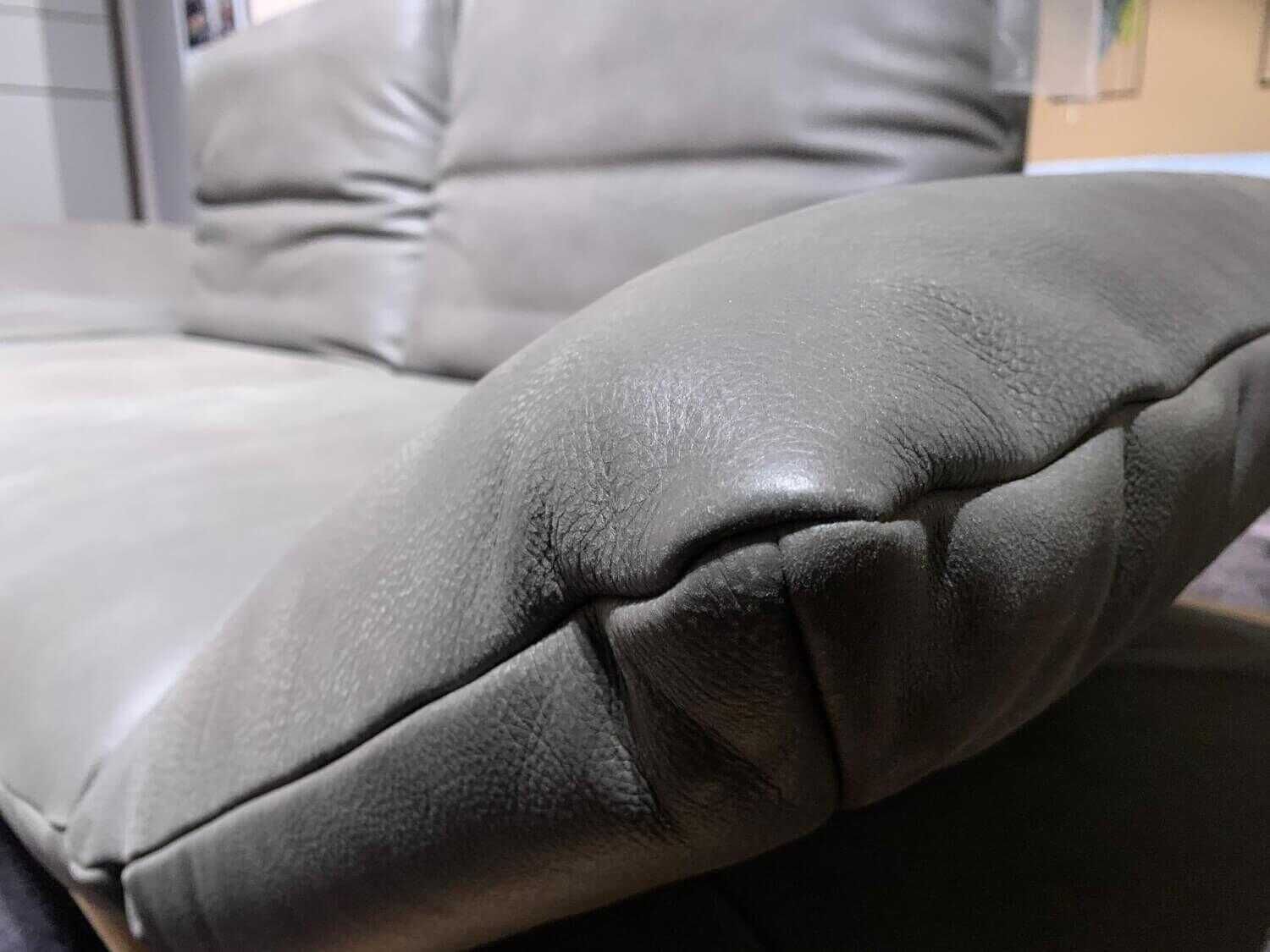 Koinor - Sofa Zweisitzer Leder A-India Spider Grau mit Hocker - 4