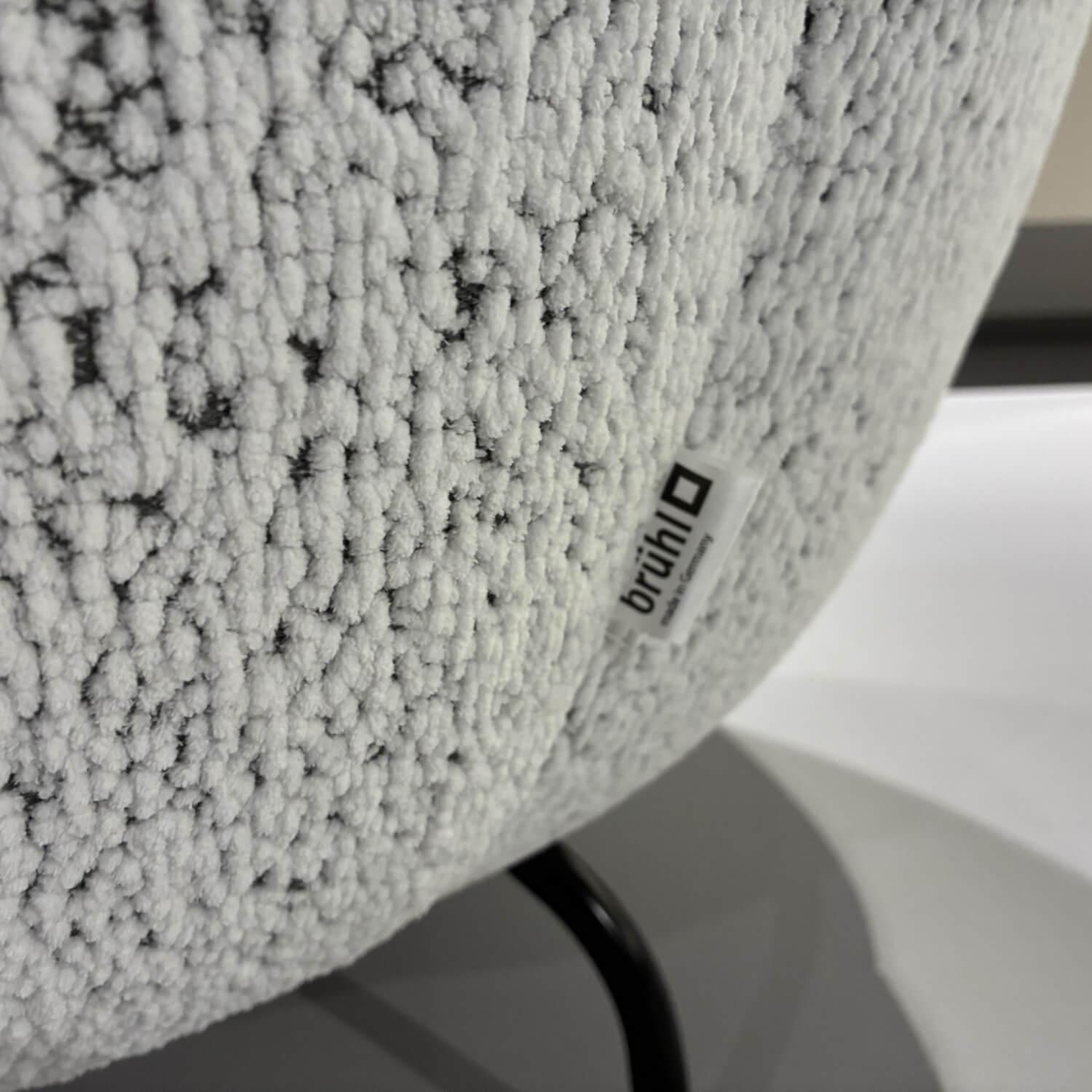 Brühl - Sofa Magnolia 2,5-Sitzer Stoff 6450 49 Weiß Grau Gestell Metal Schwarz Lackiert - 5