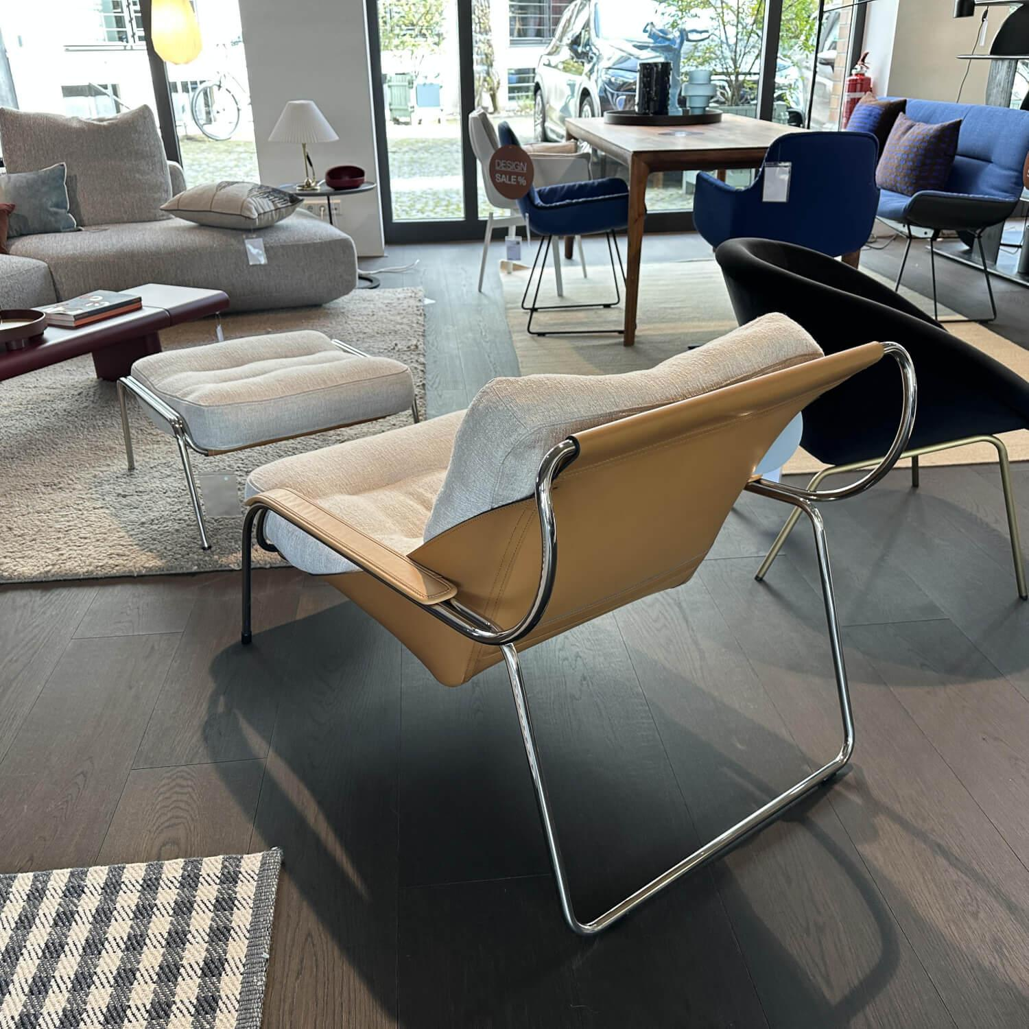 Zanotta - Sessel Maggiolina Stoff Trama 30 Naturale Grau Beige Schale Kernleder Gold Gestell Stahl Poliert Inklusive Hocker - 10