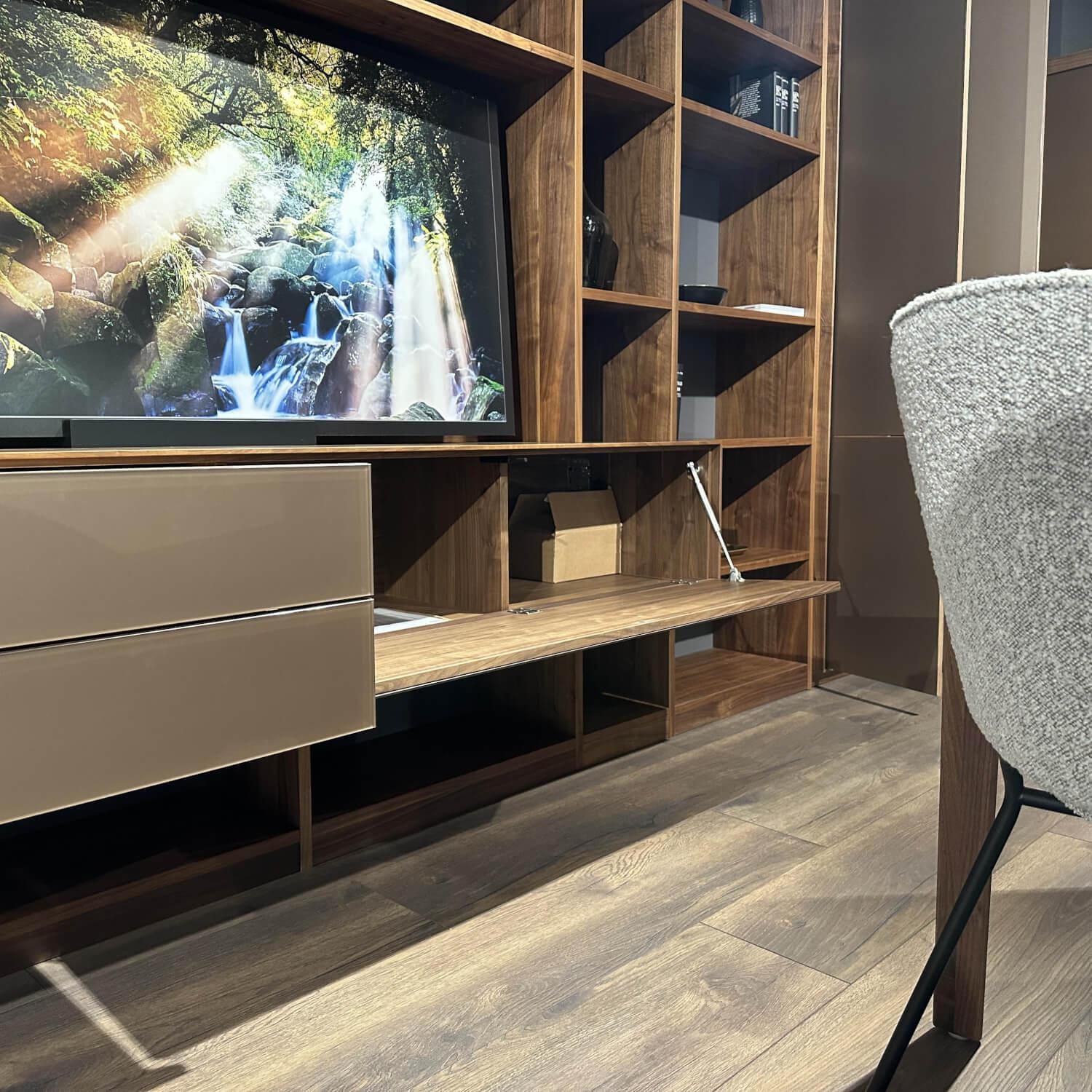 Anrei - Wohnwand Puro Holz Ast Nussbaum Natur Geölt Fronten Glas Matt Bronze - 11