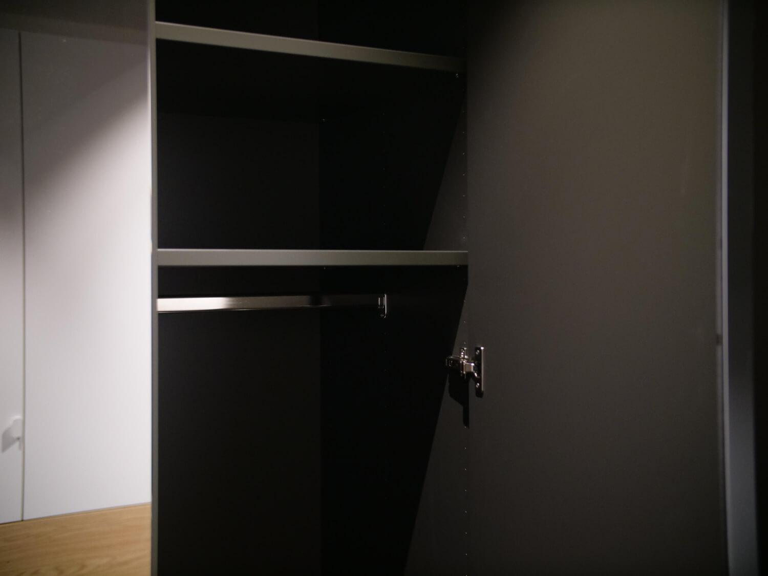 Hülsta - Kleiderschrank Mit Drehtüren Multi Forma II Lack Taupe Griffleiste Chrom Glänzend - 8