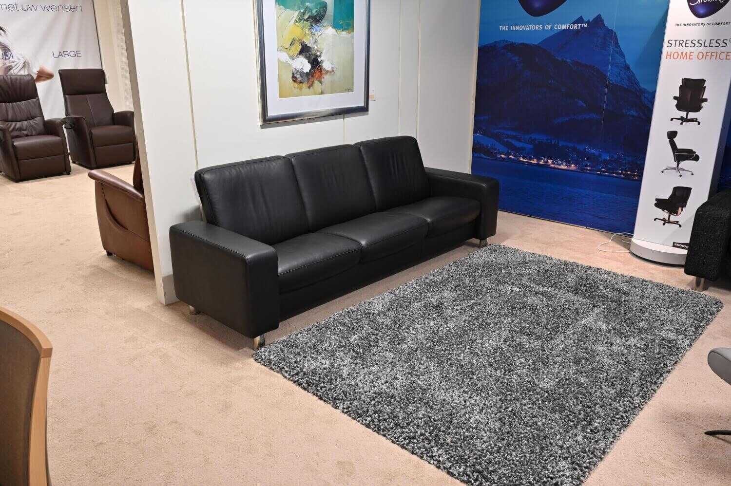 Sofa Space Large Leder Classic Black Füße Stahlrohr