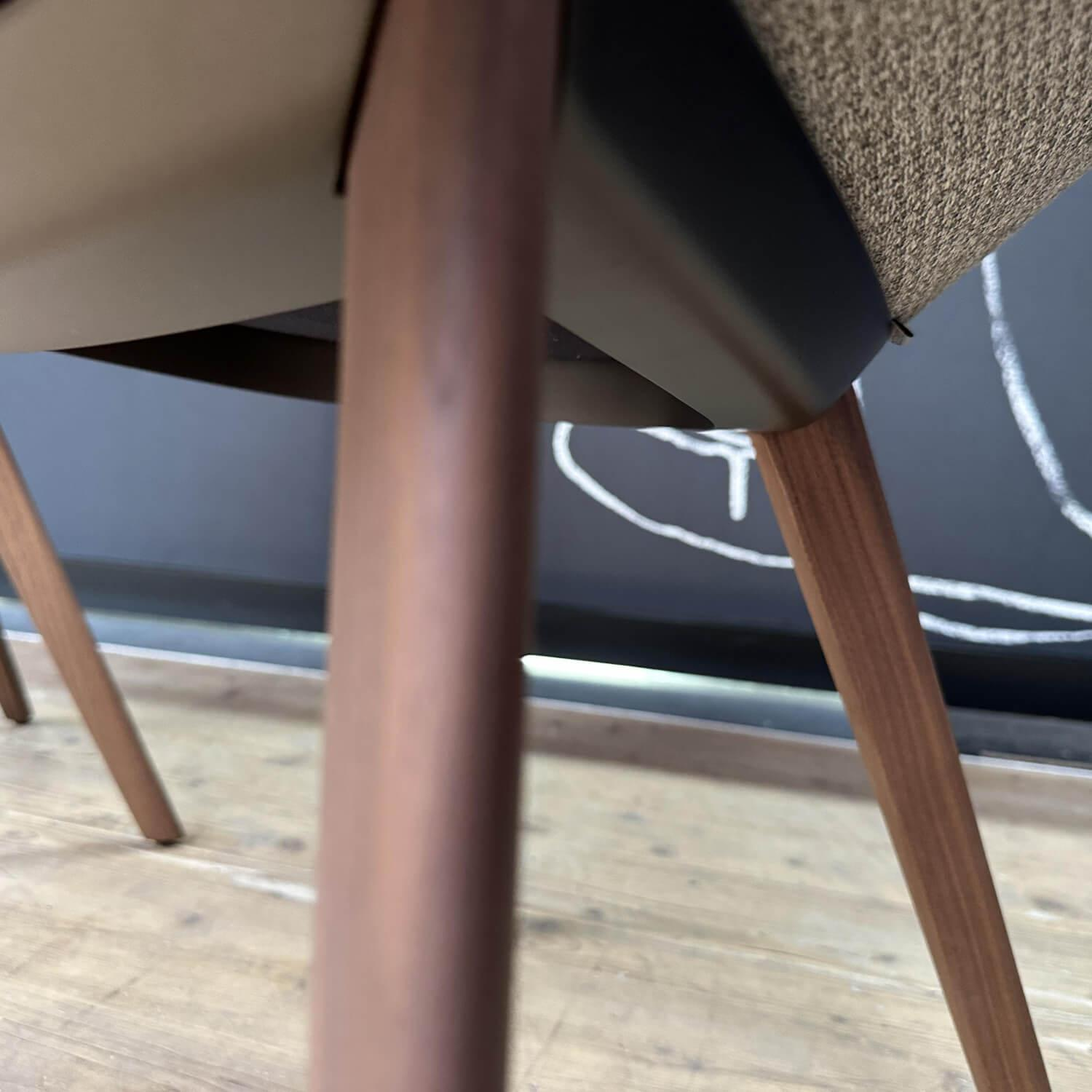 Walter Knoll - 2er Set Armlehnstuhl Sheru Bezug Stoff Dahna 7863 Sandstone Beige Füße Nussbaum Splint Geölt - 5