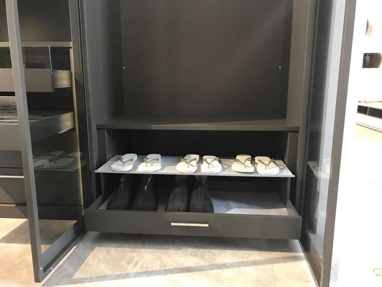 Hülsta - Kleiderschrank Multi-Forma II Türen Glas Korpus Grau Lackiert - 2