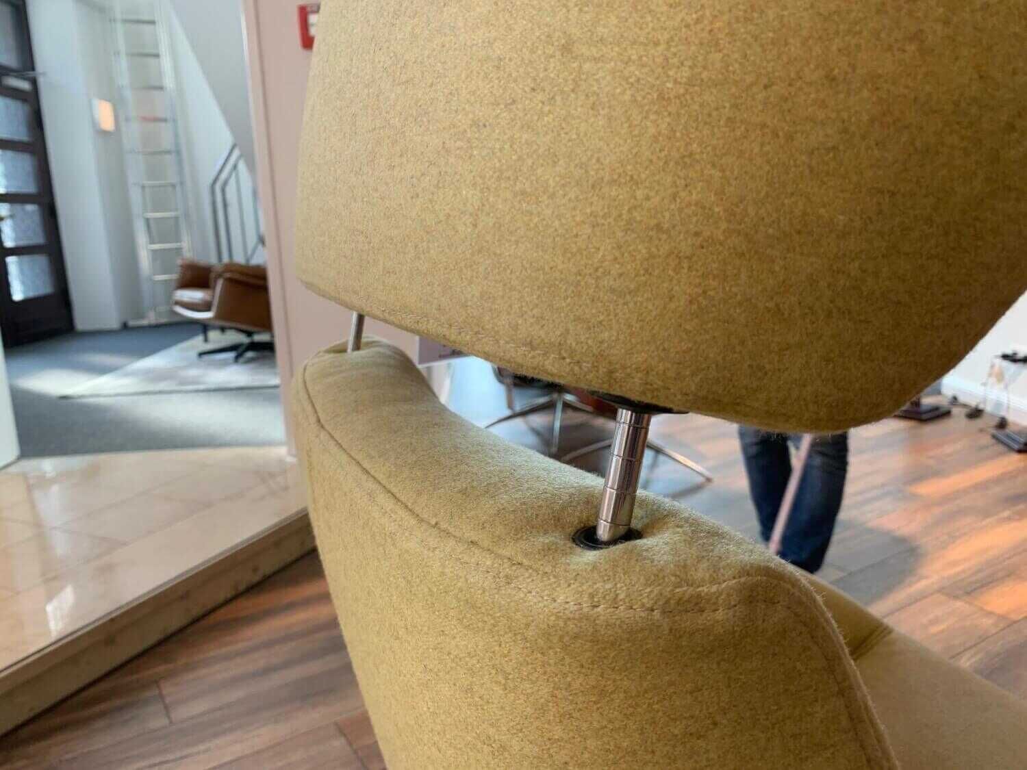 Conform - Sessel Globe Chair Stoff Sheford Mustard mit Hocker - 6