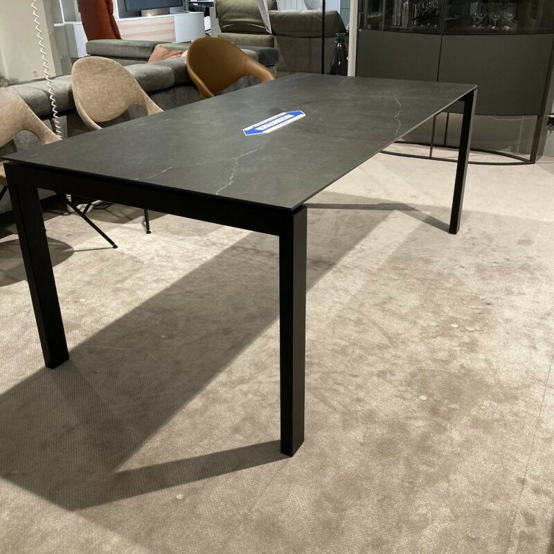 Bert Plantagie - Esstisch Isola Tischplatte Dekton Industrial Laos Schwarz Gestell Metall RAL Verkehrsschwarz Mit Auszug - 3