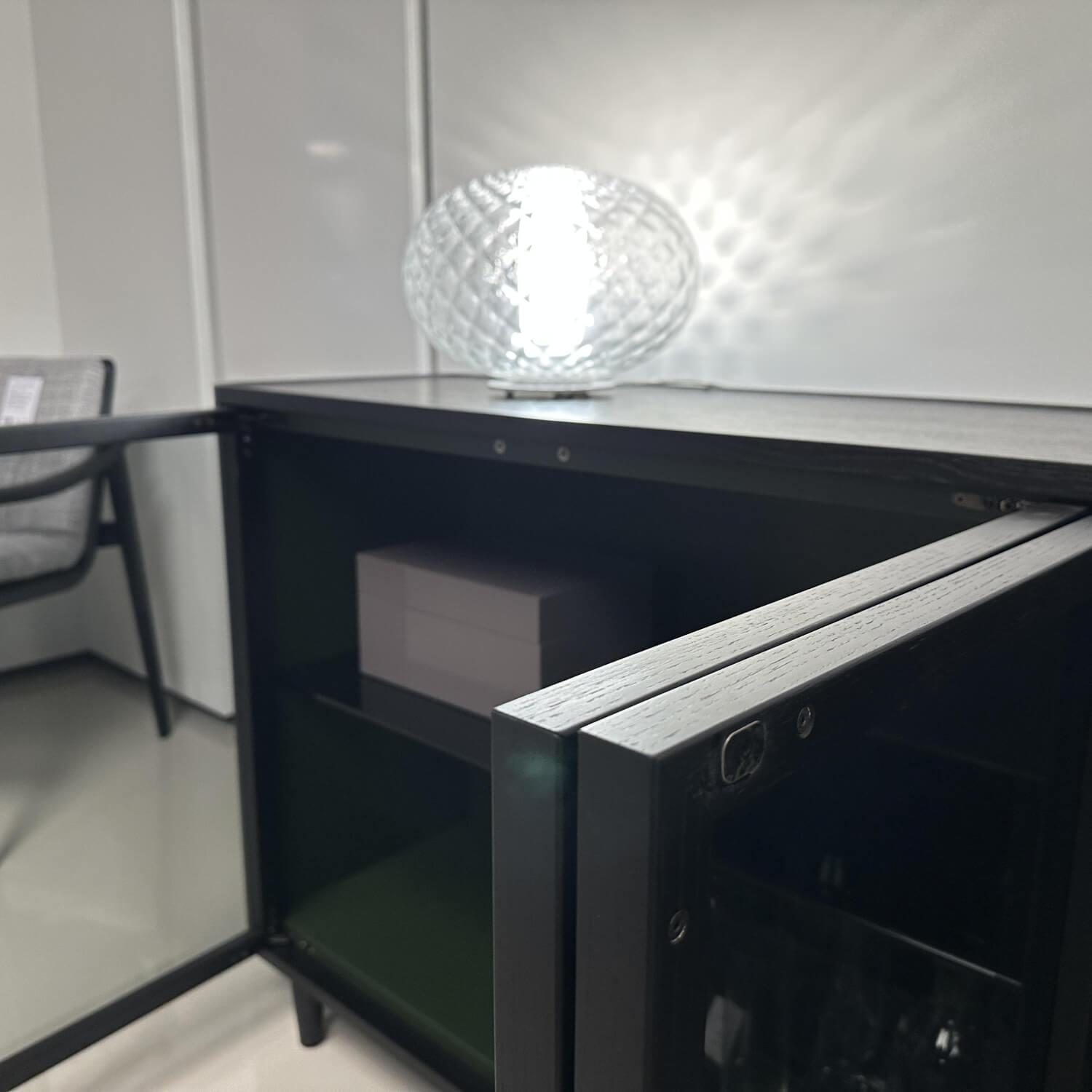 Bielefelder Werkstätten - Sideboard Allure Eiche Tiefschwarz Lackiert Innen Flaschengrün Türen Aluminium Glas - 8