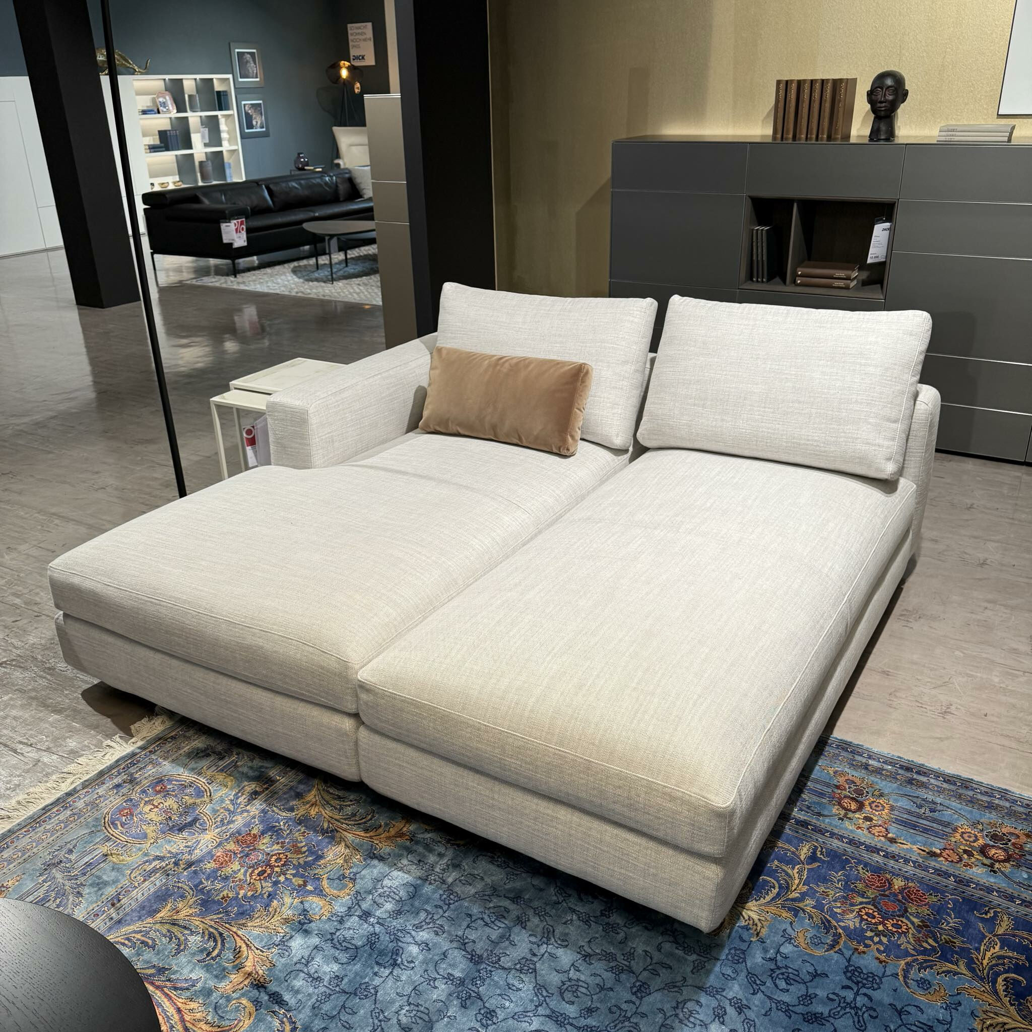 Weibelweibel - Ecksofa Marlo Stoff Gioia Seidengrau mit 3 Kissen und Funktionsrolle - 4