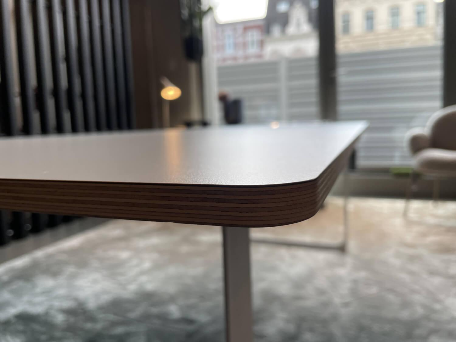 Muuto - Tisch 70/70 Laminat weiß Gestell Aluminium Weiß - 6