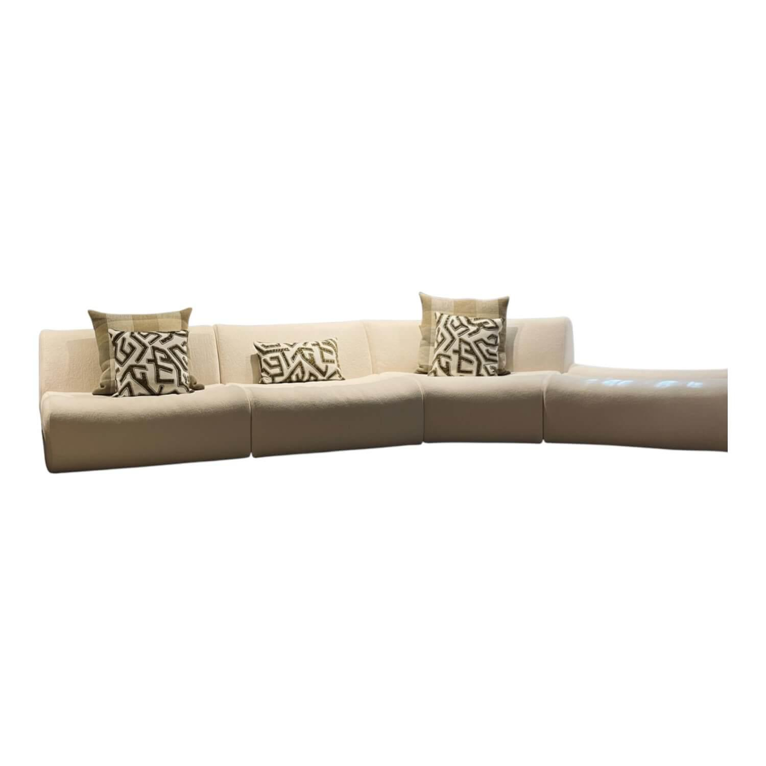 Poliform - Sofa Ernest Stoff E Shedir 01 Anvorio Beige Weiß Inklusive Couchtisch Marmor 11 Classic Travertine Weiß Beige - 1