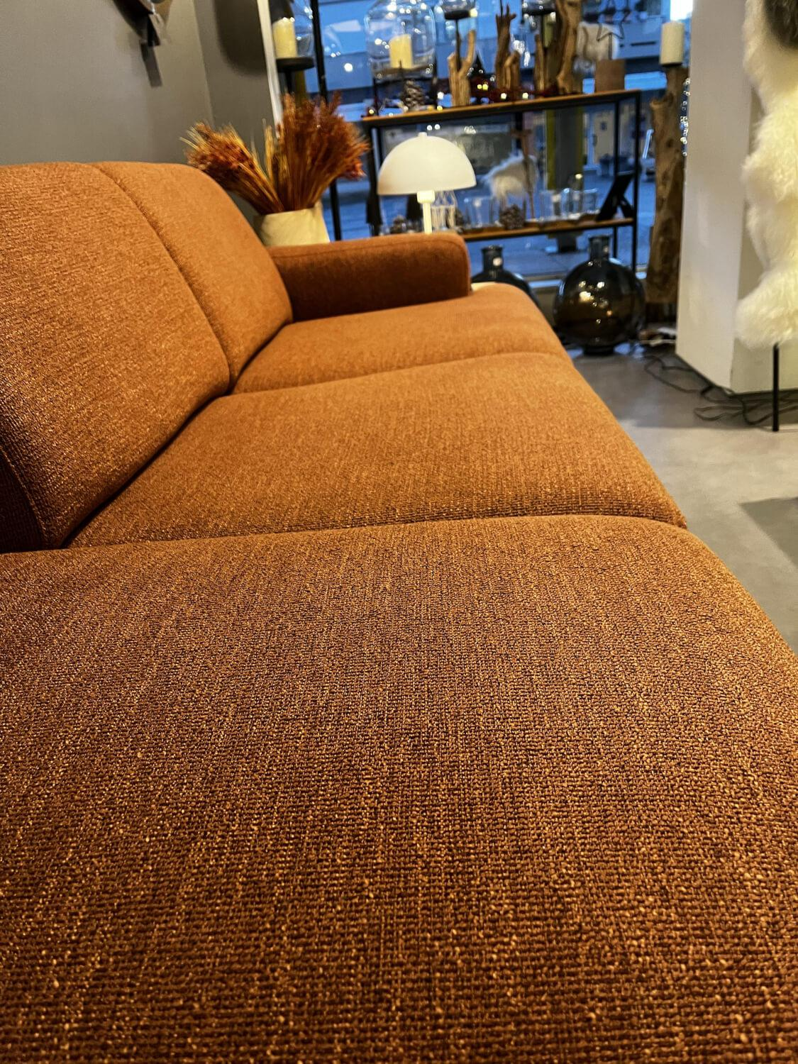 DFM - Sofa Mika Stoff Farneta 96 Hazel Braun mit Blocksitz - 6