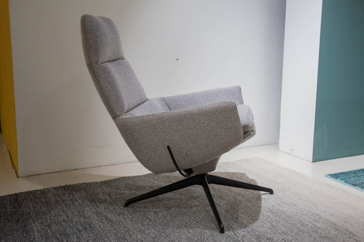 KFF - Sessel Feye Stoff Sera 2804 Pepper Hellgrau Gestell Metall Schwarz mit Hocker - 2